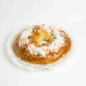uN SUCULENTO ROSCÓN DE REYES SIN RELLENAR ELABORADO POR PASTELERÍA fOREMENTOR